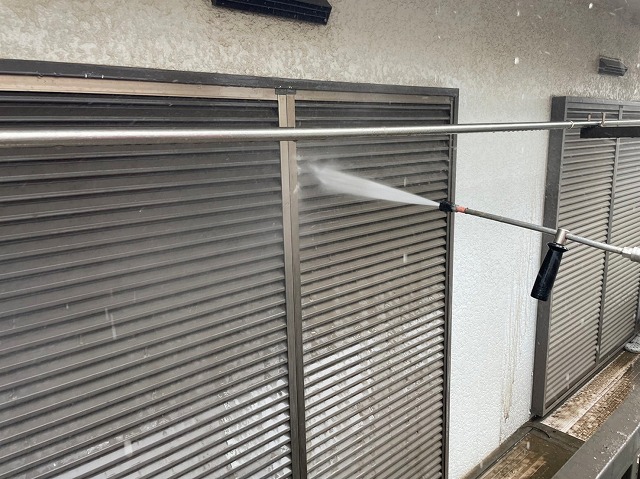 高圧洗浄の様子